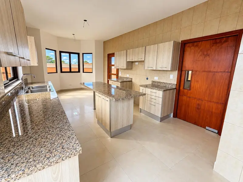 Venta de Casa en Residencial el Doral, Costa Sur