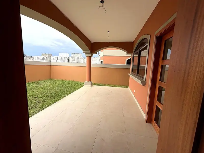 Venta de Casa en Residencial el Doral, Costa Sur