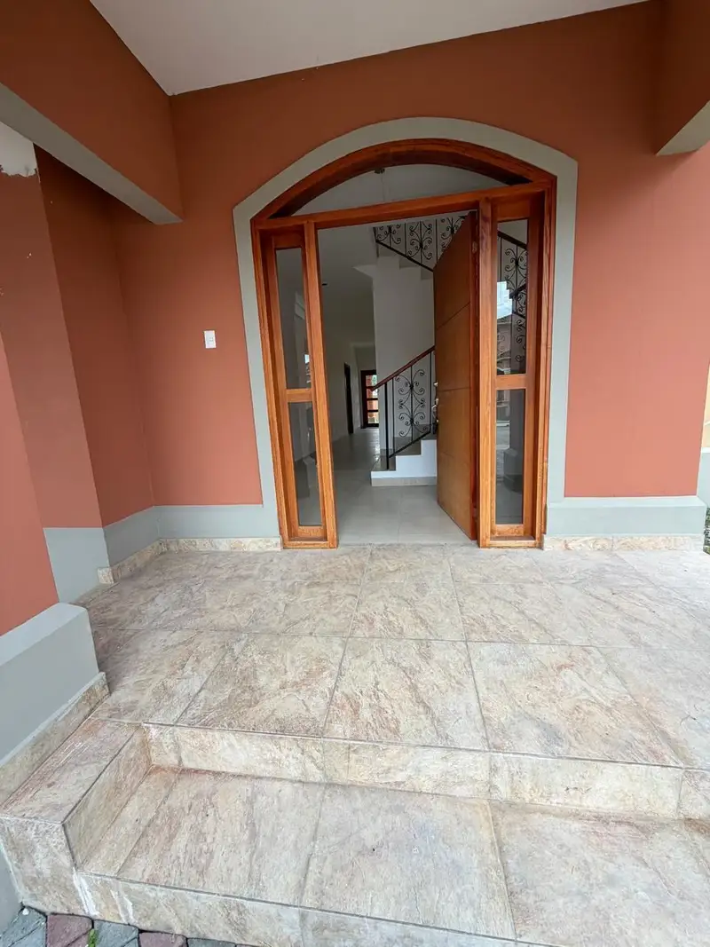 Venta de Casa en Residencial el Doral, Costa Sur