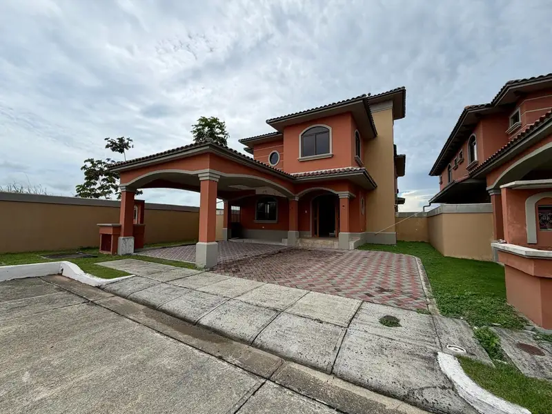 Venta de Casa en Residencial el Doral, Costa Sur