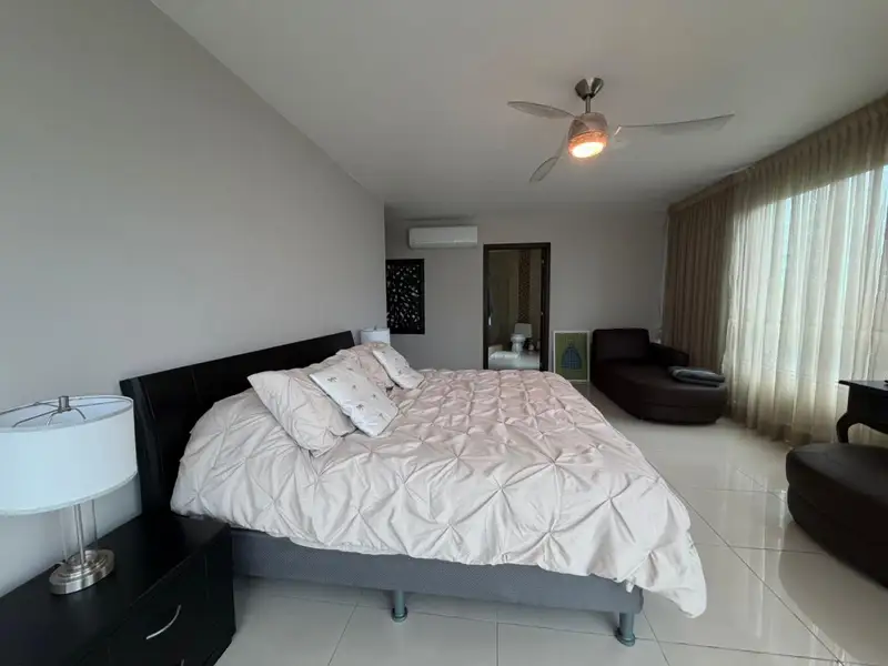 Venta de apartamento en PH ALLURE, Ave. Balboa