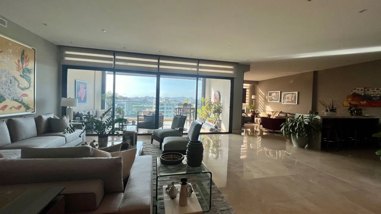 Alquiler de Apartamento en Crescent Lane, Santa María — 1 de 9