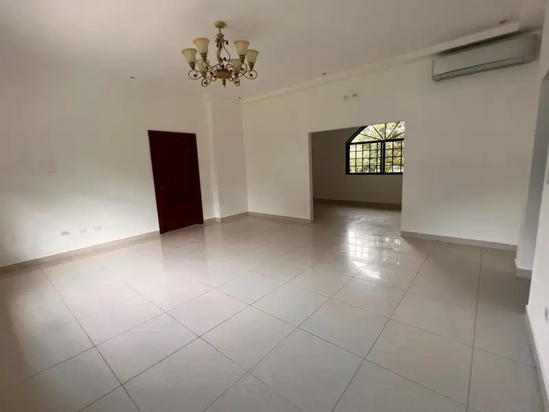 Venta de casa en Llanos de Curundu, Albrook