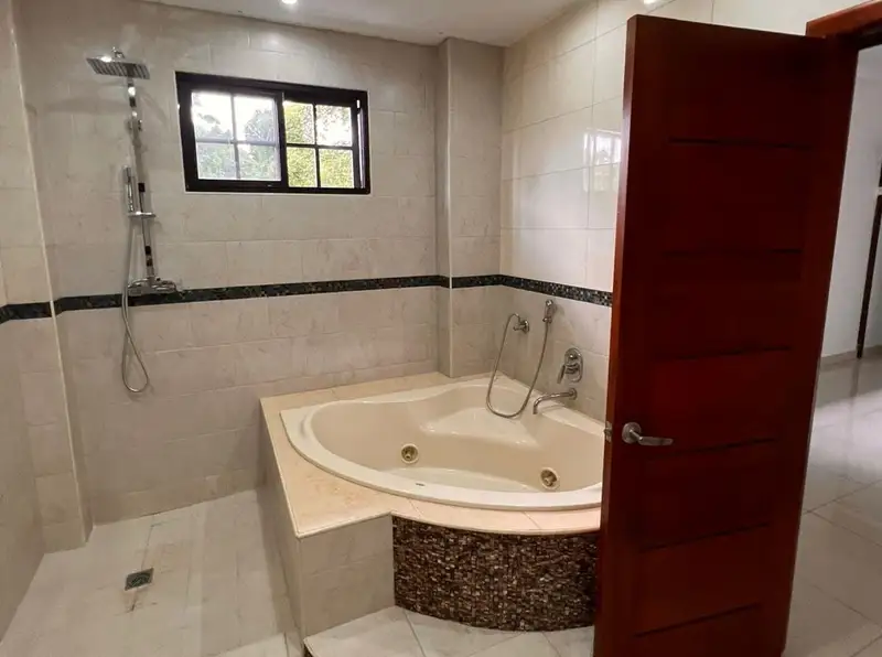 Venta de casa en Llanos de Curundu, Albrook