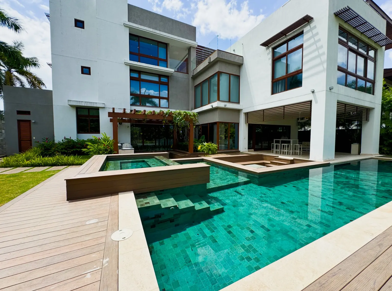 Venta de Casa en Residencial Balmoral, Costa del Este — 1 de 40