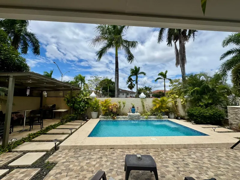 Venta de Casa en PH Costa Bella, Costa del Este