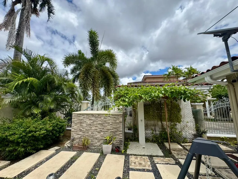 Venta de Casa en PH Costa Bella, Costa del Este