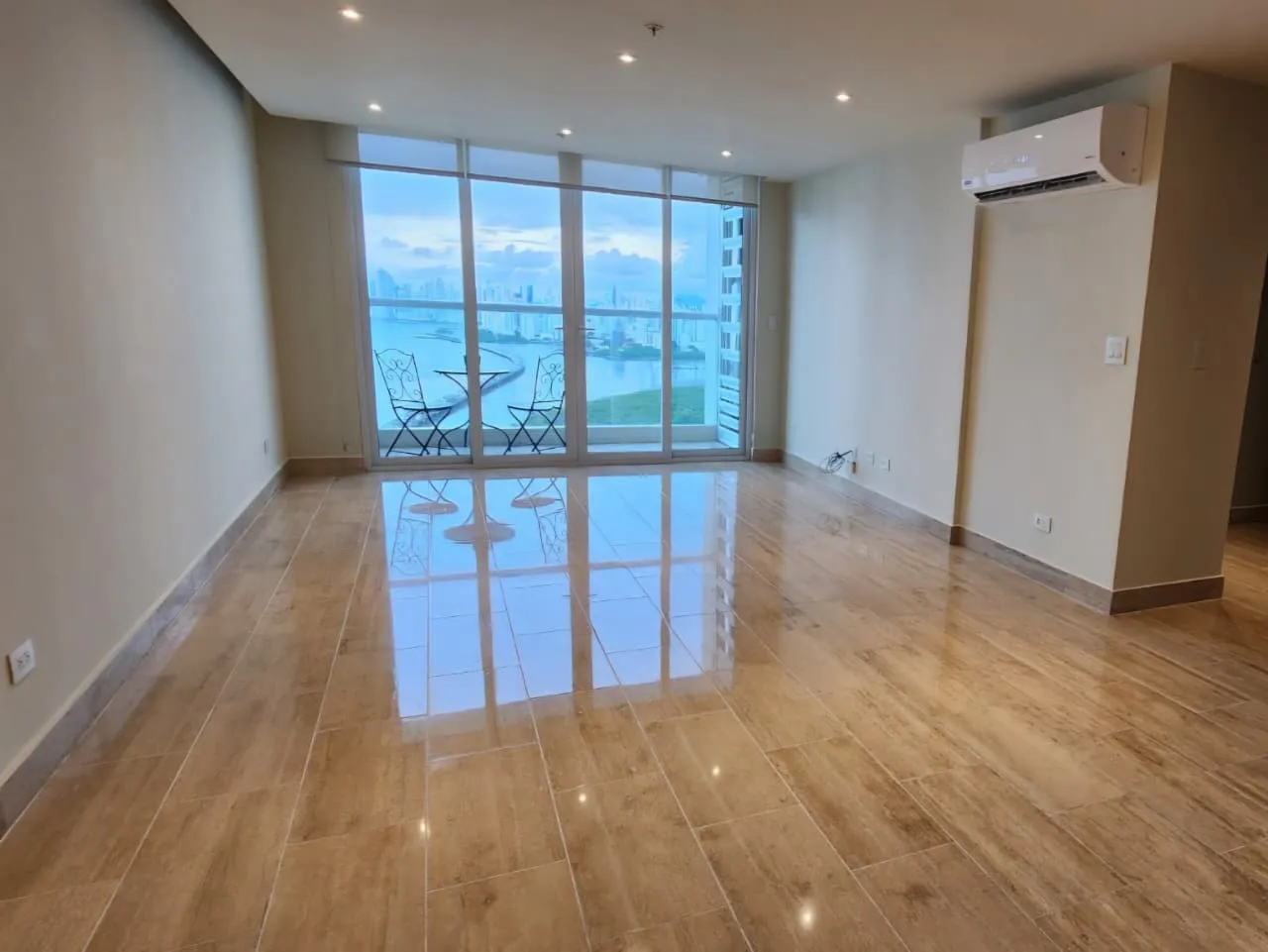 Alquiler de Apartamento en PH The Regent, Costa del Este — 1 de 26
