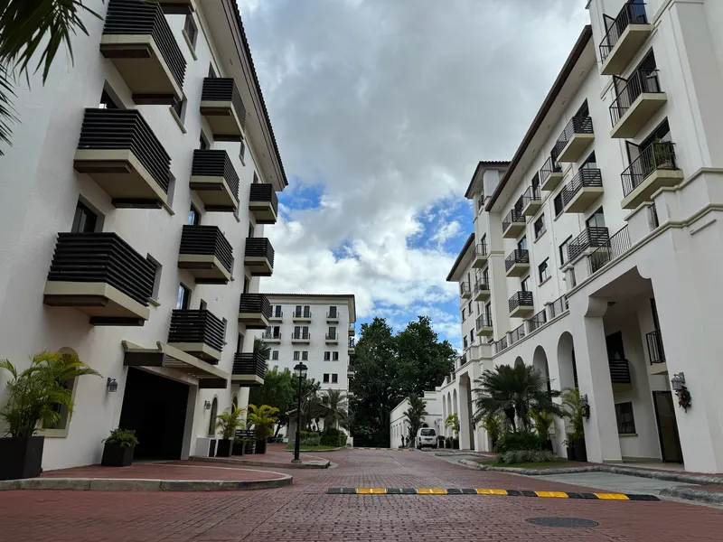 Venta de Apartamento en PH Embassy Village, Clayton-Albrook